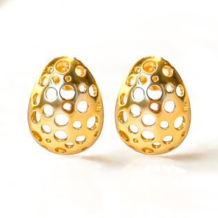 Brinco oval com bolas vasadas