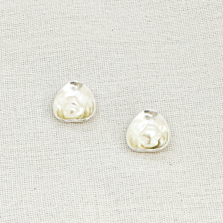 Brinco orgânico Concha com Pérola