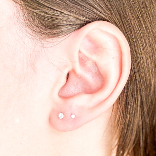 Brinco ponto de luz - Prata 4mm