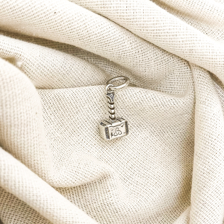 Berloque Martelo Thor