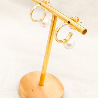 Argola Dourada com Pérola 