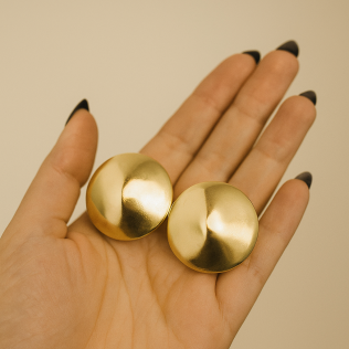 Brinco Dourado Orgânico Esfera Bicuda 