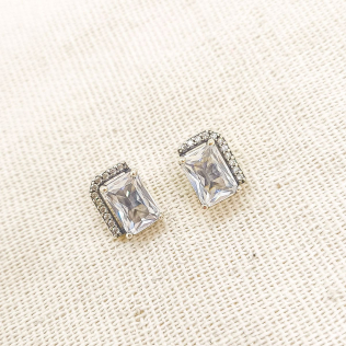 Brinco ponto de luz retangular contornado