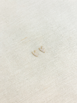 Brinco Coração desenhado cravejado