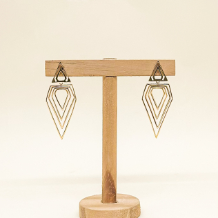 Brinco Triangular facetado