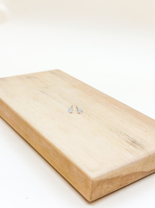 Brinco Prata Ponto de Luz Quadrado