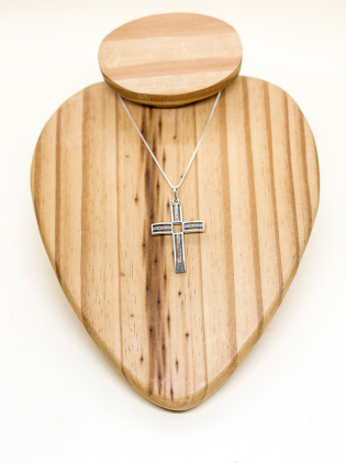 Crucifixo  quadrado vazado com detalhe envelhecido